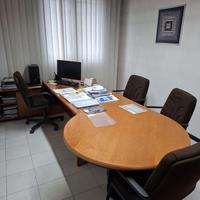 Ufficio completo: scrivania a penisola + mobiletti