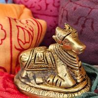 Nandi toro in ottone – statuetta sacra induista