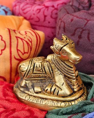Nandi toro in ottone – statuetta sacra induista