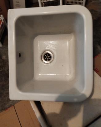 Lavandino da lavanderia con appoggi in marmo 