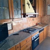 Cucina il legno ciliegio .
