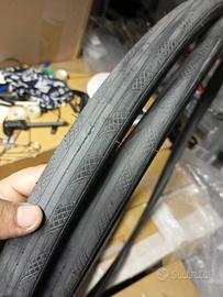 Coppia copertoncini nuovi da corsa 700x30 vittoria
