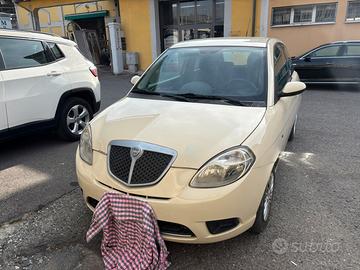 Lancia y del 2007 1.2 benzina