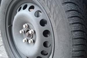 Kit cerchi gomme nokian valvole tps m+s ford R17