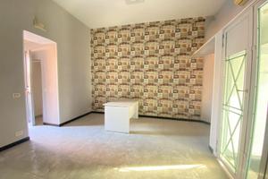 Locale 30MQ Pressi Coppola Motorini FL185