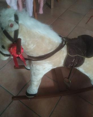 cavalluccio a dondolo