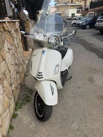 Vespa 300