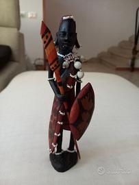 Statuina etnica in legno guerriero africano cm.20