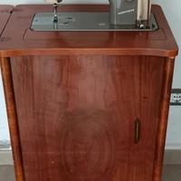 Macchina x cucire Necchi con mobile in legno