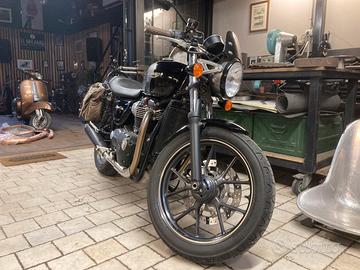 Triumph Street Cup originale - permuta Harley