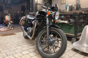 Triumph Street Cup originale - permuta Harley