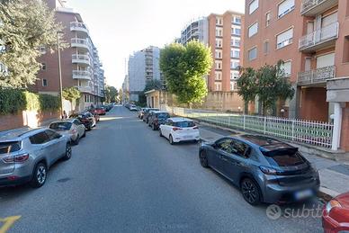 Parella grazioso bilocale finemente arredato