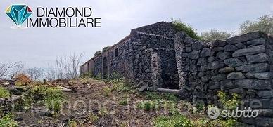 Terreno pianeggiante 6.500 mq con fabbricati