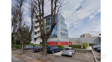 Immobile di 221 m² con più di 5 locali a Seregno