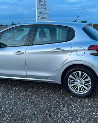 Peugeot 208 BlueHDi 75 5 porte Allure