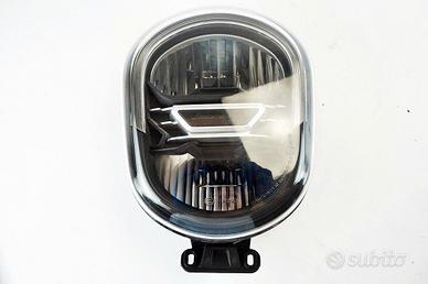 Benelli Leoncino 800 2022 2026 faro anteriore