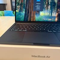 Macbook Air 13”: Chip M3, 512GB SSD, 24 GB RAM