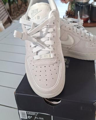 Nike Air Force 1 colore off white taglia 37,5