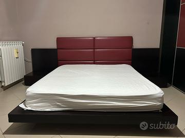 Letto matrimoniale con rete comodini e comò