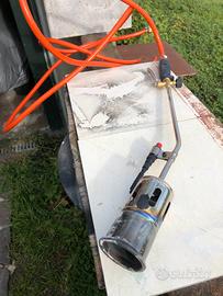 Lancia a fiamma per guaina