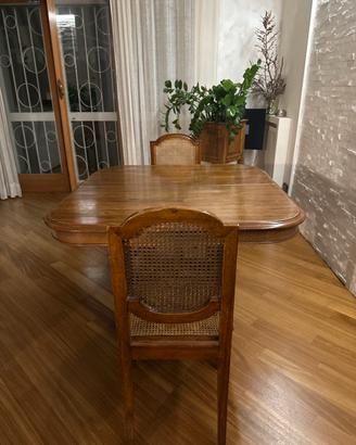 Tavolo antico in noce con 4 sedie paglia di vienna