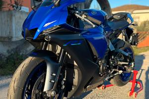 YAMAHA R1 2023 - 3000KM