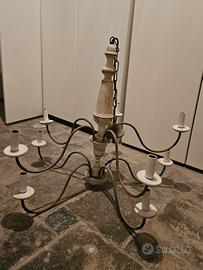 lampadario di ferro e legno decappato
