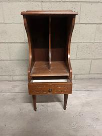 Mobiletto da ingresso per twlefono e riviste