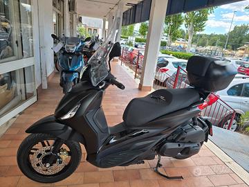 Piaggio Beverly 400 HPE 10.2024 DEEP BLACK