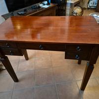 scrivania colore noce medio 