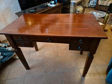 scrivania colore noce medio 