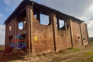 Rustico / Casale di 300 m² con più di 5 locali a S