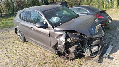 ALFA  STELVIO  -  2.0 TURBO - INCIDENTATO - Q 4 -