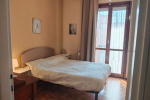 CAMERA SIGNORILE IN GRANDE APPARTAMENTO