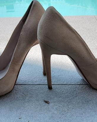 decolleté beige