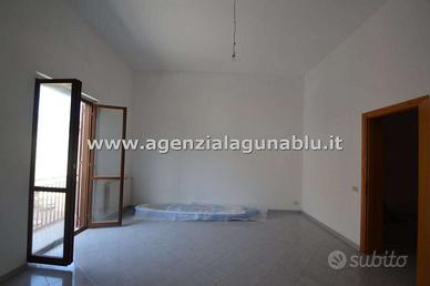 Casa semi-indipendente abitabile