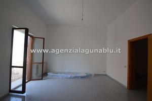 Casa semi-indipendente abitabile