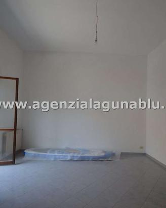 Casa semi-indipendente abitabile
