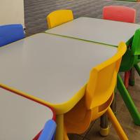 10 tavoli e 38 sedie