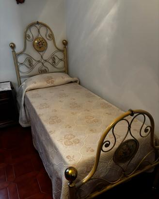 Letto in ferro dipinto a mano