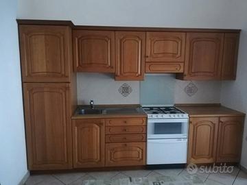 Cucina in legno massiccio