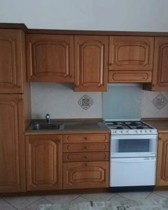Cucina in legno massiccio