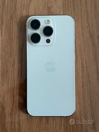 iPhone 15 Pro 256GB Bianco + 8 Cover