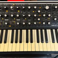 Moog Sub 37 come nuovo – con custodia originale