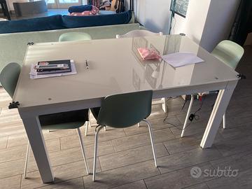 Tavolo allungabile fino a 12 posti