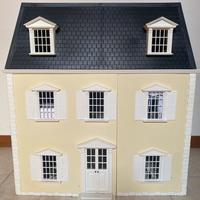 Casa delle bambole completa con accessori