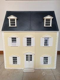 Casa delle bambole completa con accessori