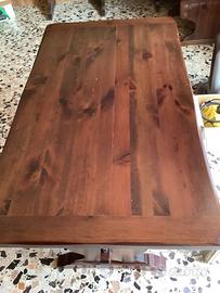 Tavolo in noce masselllo.