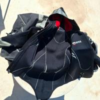 Muta due pezzi Sub Mares 5 compresa di accessori.