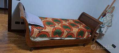 Letto antico a barca